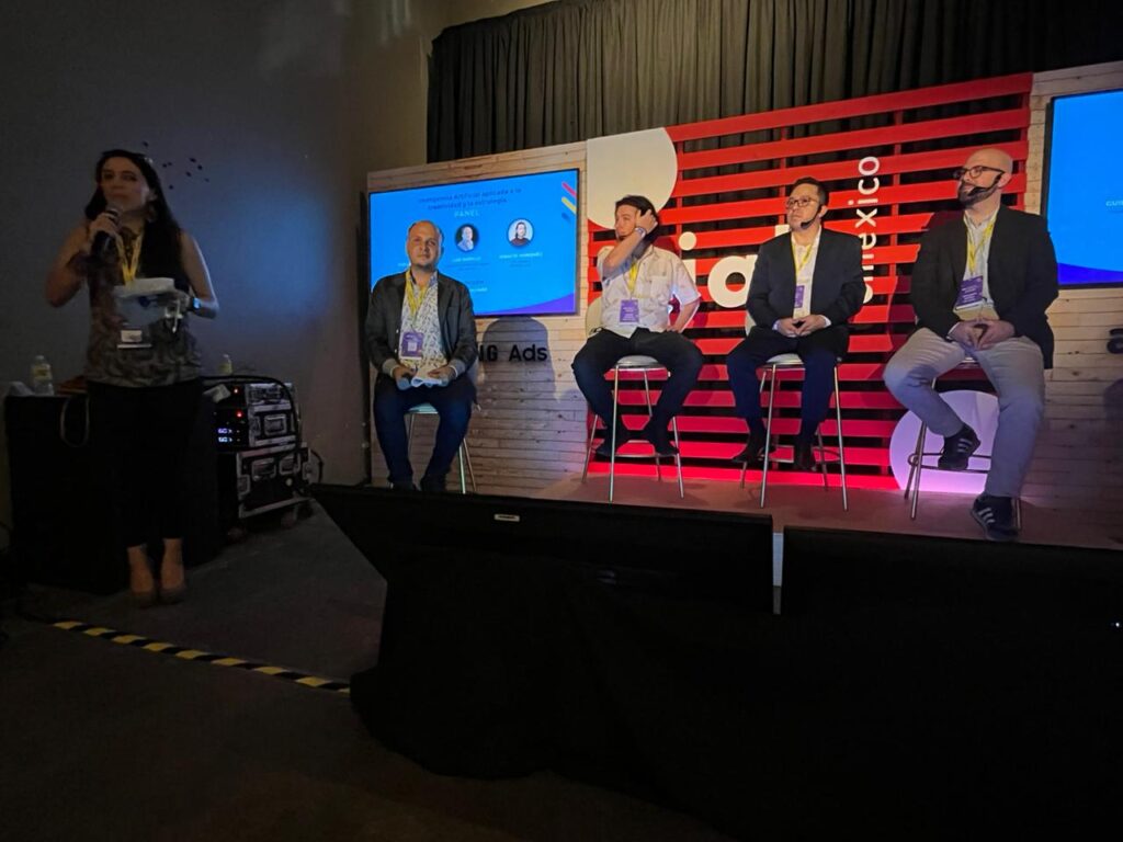 Maestra de ceremonias iabConecta